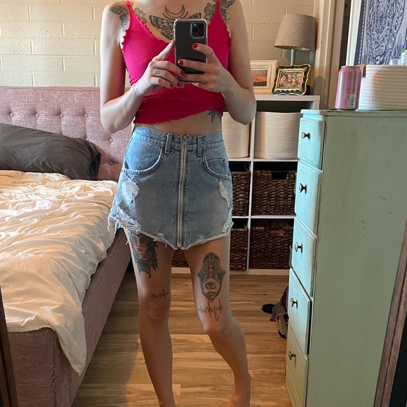 Carmar mini skirt 24 - Picture 2 of 9